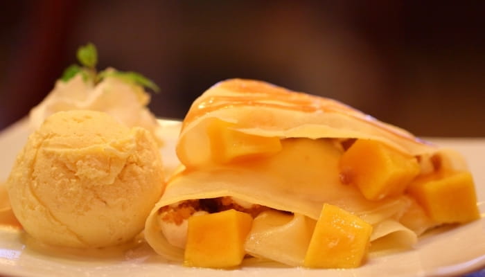 Mango Crepes With Whipped Cream