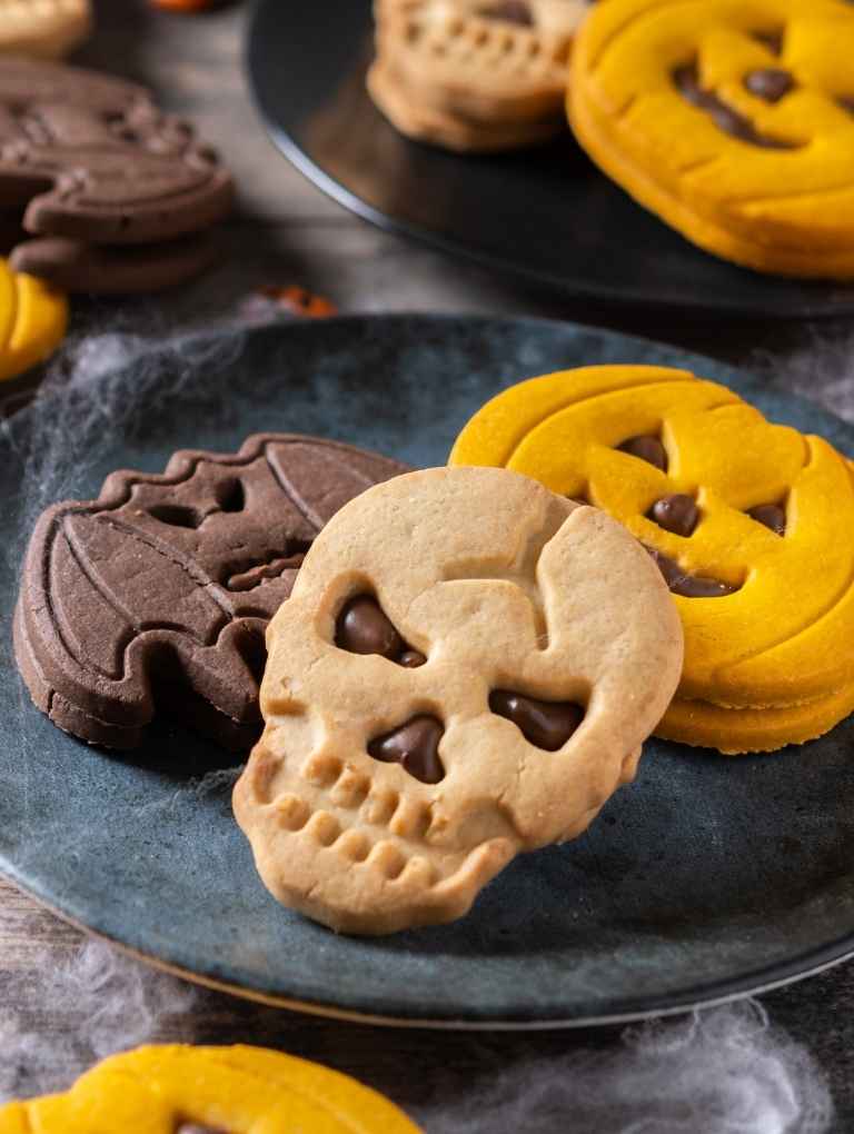 Halloween Cookies Everyone Will Enjoy